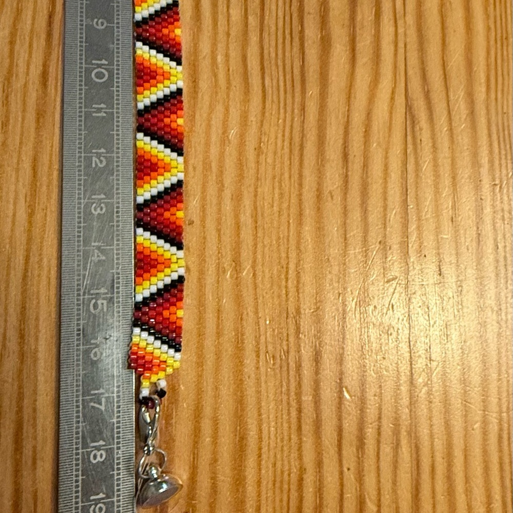 NWT Handmade beaded bracelet, magnet closure, multicoloured